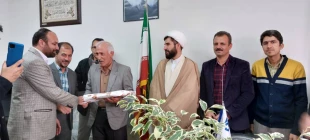 مراسم تقدیر از جانباز گرانقدر جناب آقای علی اکبر قلعه نویی به مناسبت روز جانباز 6