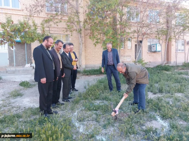 کلنگ زنی استخر ذخیره آب مرکز همزمان با بازدید ریاست محترم دانشگاه فنی و حرفه ای خراسان شمالی جناب آقای دکتر قاضی پور و هیات محترم همراه از دانشکده فنی جاجرم 2