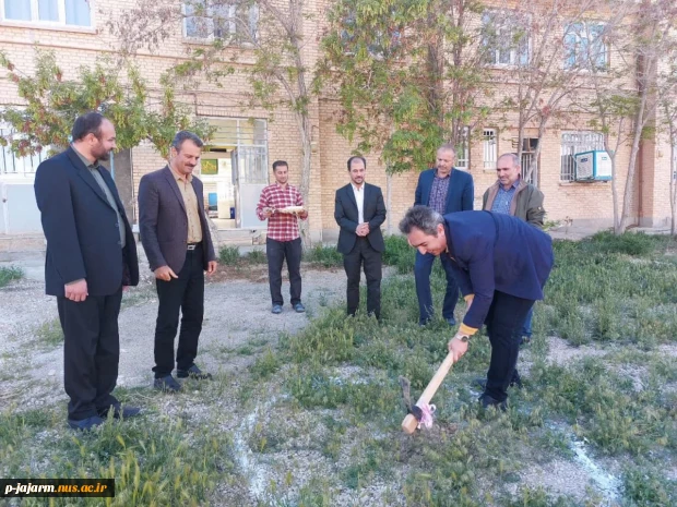 کلنگ زنی استخر ذخیره آب مرکز همزمان با بازدید ریاست محترم دانشگاه فنی و حرفه ای خراسان شمالی جناب آقای دکتر قاضی پور و هیات محترم همراه از دانشکده فنی جاجرم 3