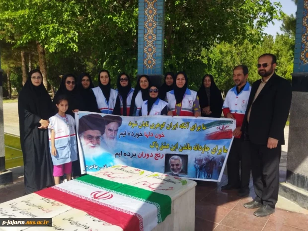 همزمان با دهه کرامت در محل دفتر امام جمعه محترم شهرستان انجام شد:  اهدای تقدیرنامه و جایزه به دانشجویان دختر عضو هلال احمر 2