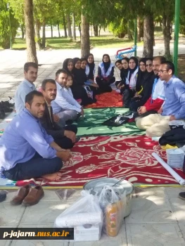 همزمان با دهه کرامت در محل دفتر امام جمعه محترم شهرستان انجام شد:  اهدای تقدیرنامه و جایزه به دانشجویان دختر عضو هلال احمر 5