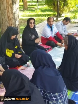 همزمان با دهه کرامت در محل دفتر امام جمعه محترم شهرستان انجام شد:  اهدای تقدیرنامه و جایزه به دانشجویان دختر عضو هلال احمر 6