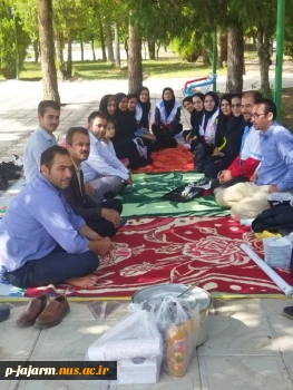 همزمان با دهه کرامت در محل دفتر امام جمعه محترم شهرستان انجام شد:  اهدای تقدیرنامه و جایزه به دانشجویان دختر عضو هلال احمر 7
