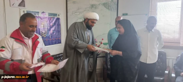 همزمان با دهه کرامت در محل دفتر امام جمعه محترم شهرستان انجام شد:  اهدای تقدیرنامه و جایزه به دانشجویان دختر عضو هلال احمر 5
