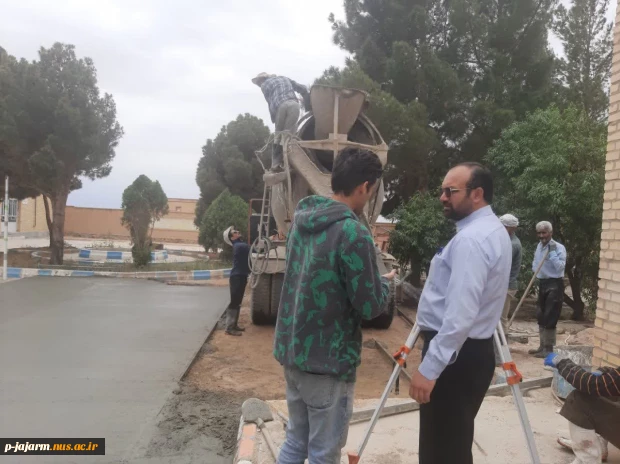 اجرای بتن کف محوطه‌ دانشکده فنی جاجرم. چهارشنبه 17 خرداد ۱۴۰۲ 6