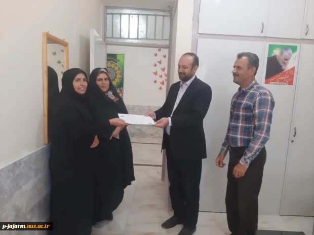اولین دانشجوی فارغ التحصیل دختر در رشته کاردانی  طراحی و دوخت  سرکار خانم سیده فاطمه حسینی 2