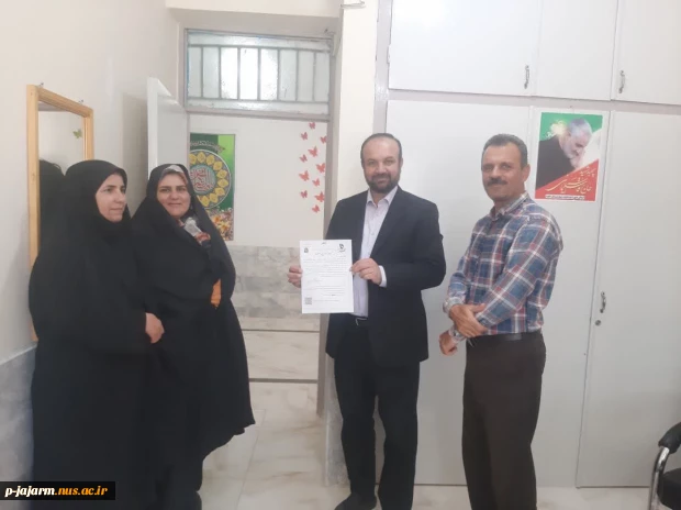 اولین دانشجوی فارغ التحصیل دختر در رشته کاردانی  طراحی و دوخت  سرکار خانم سیده فاطمه حسینی 3