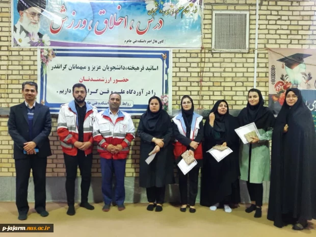 برگزاری جلسه پرسش و پاسخ با موضوع مسائل روز کشور با حضور فرماندار محترم شهرستان جاجرم جناب آقای حاج زاده در محل دانشکده فنی و حرفه ای جاجرم 4