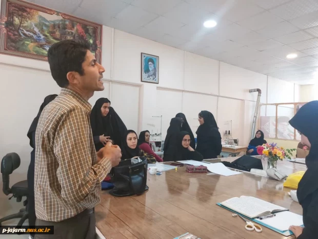 بازدید دانش آموزان هنرستان دخترانه عترت شهرستان گرمه از کارگاه ها و امکانات رشته طراحی و دوخت دانشکده فنی و حرفه ای جاجرم  4