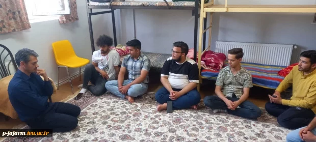 به مناسبت هفته خوابگاه های دانشجویی انجام شد: حضور ریاست محترم  اداره امور دانشجویی دانشکده جناب آقای ناصری در خوابگاه دانشجویان و نشست صمیمی با آنان 2