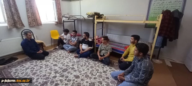 به مناسبت هفته خوابگاه های دانشجویی انجام شد: حضور ریاست محترم  اداره امور دانشجویی دانشکده جناب آقای ناصری در خوابگاه دانشجویان و نشست صمیمی با آنان 5