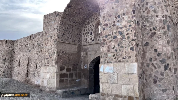 بازدید دانشجویان کارشناسی رشته طراحی و دوخت از مکان‌های تاریخی شهرستان جاجرم
 (در ارتباط با درس سبک های هنری و درس نماد شناسی) 3