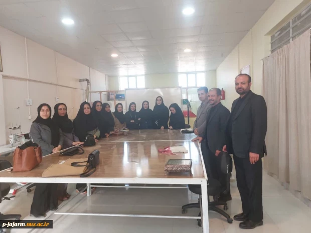 بازدید ریاست مرکز و جمعی از همکاران از کلاسهای درسی و عرض خوش آمد به اساتید و دانشجویان 4